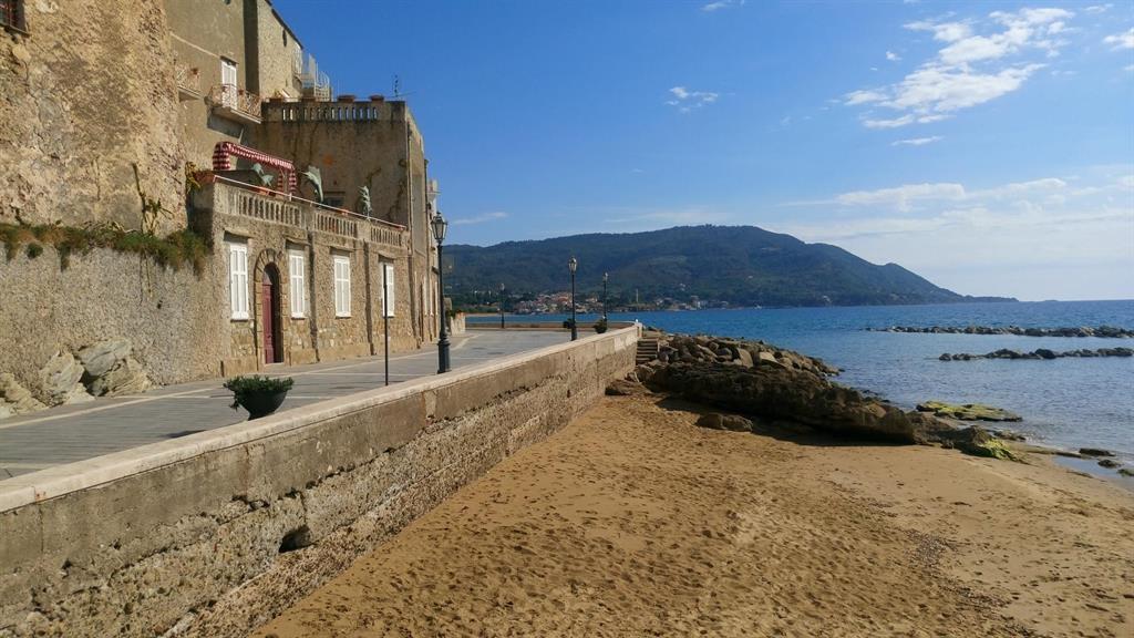 Lungomare Tommaso Perrotti