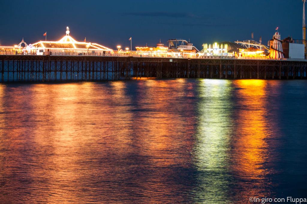 Brighton Pier di sera