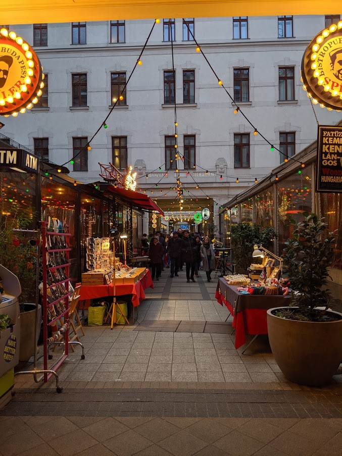 Dove mangiare a Budapest: Gozsdu Udvar