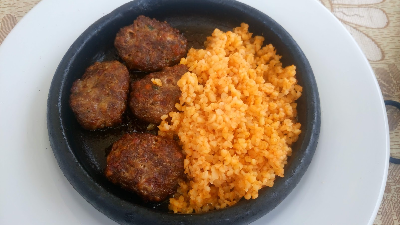 Cosa mangiare in Cappadocia: Köfte  polpette e bulgur