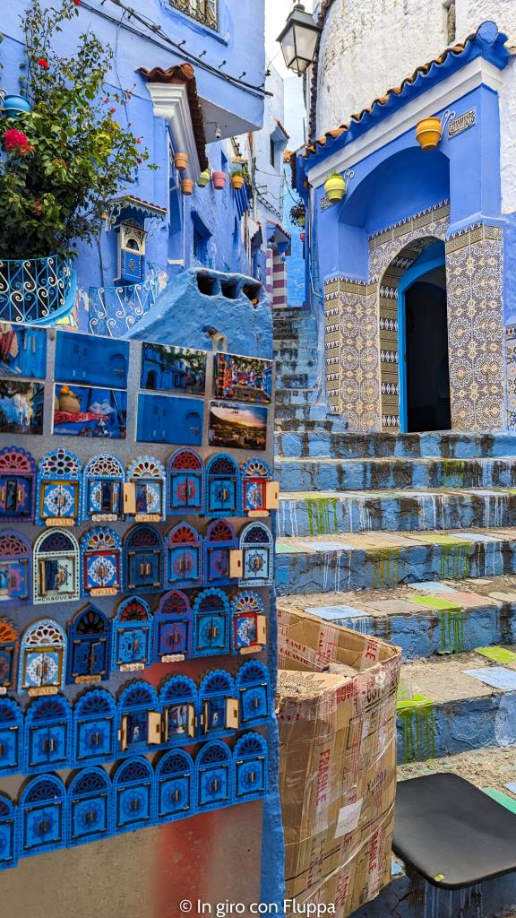 Magneti su muro a Chefchaouen