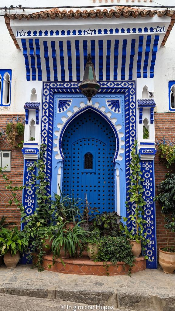 Chefchaouen Marocco porta blu