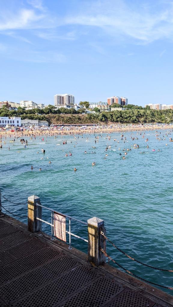 Vista della spiaggia di Bournemouth dal molo