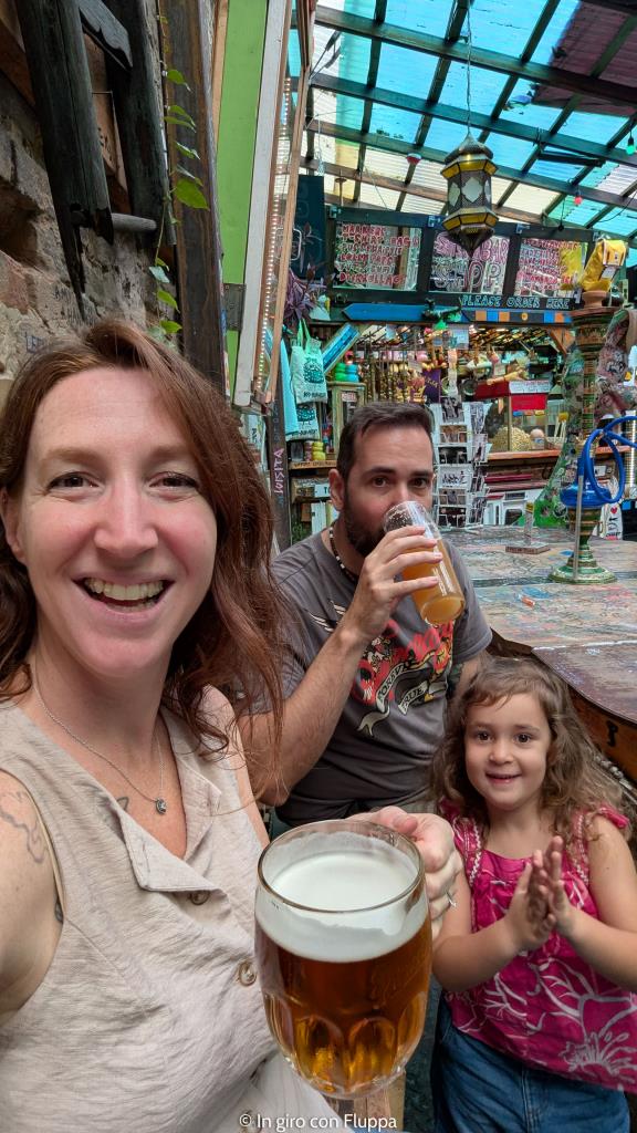 Fluppa, MAzz e Vicky allo Szimpla Kert, Budapest