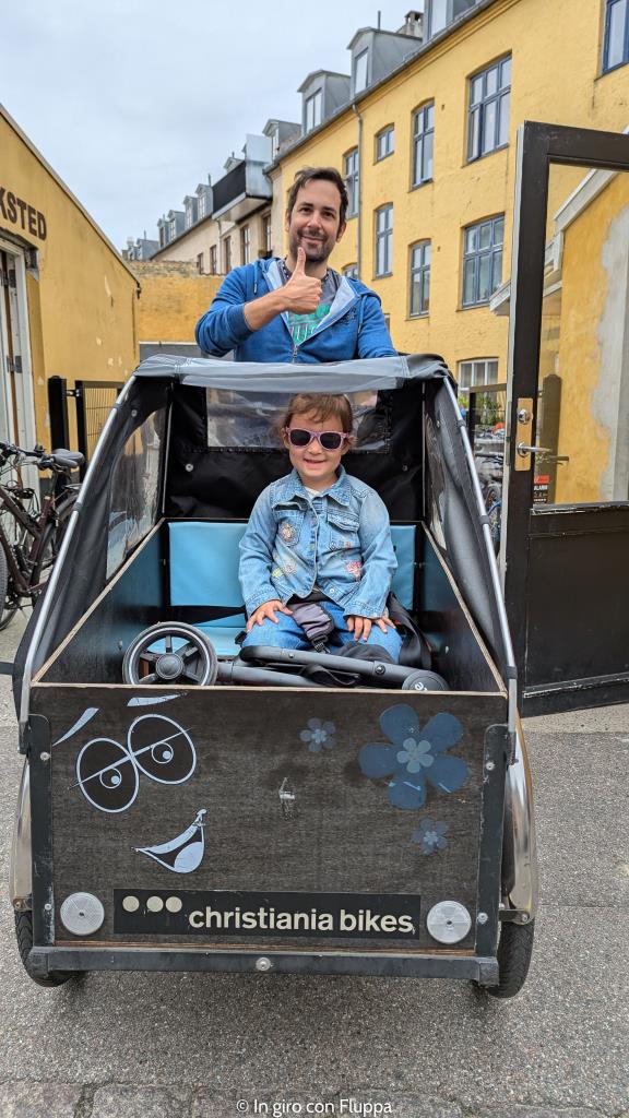 Vicky e Max si divertono su una cargo bike a noleggio, Copenhagen