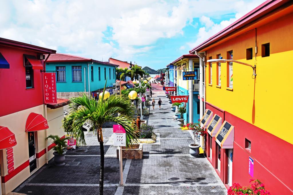 Shopping duty free ad Heritage Quay - Photo Credits to the Antigua and Barbuda Tourism Authority