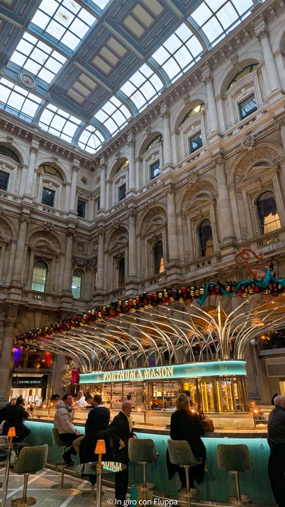 Royal Exchange di Londra. Cafe interno