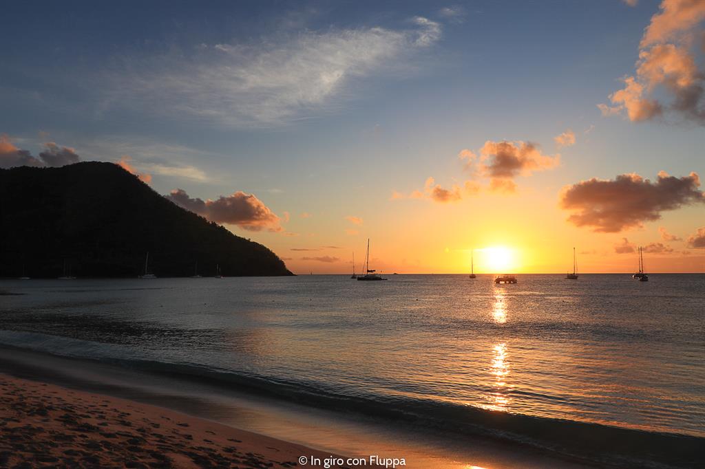 Cosa fare a Santa Lucia, Caraibi: tramonto a Reduit Beach
