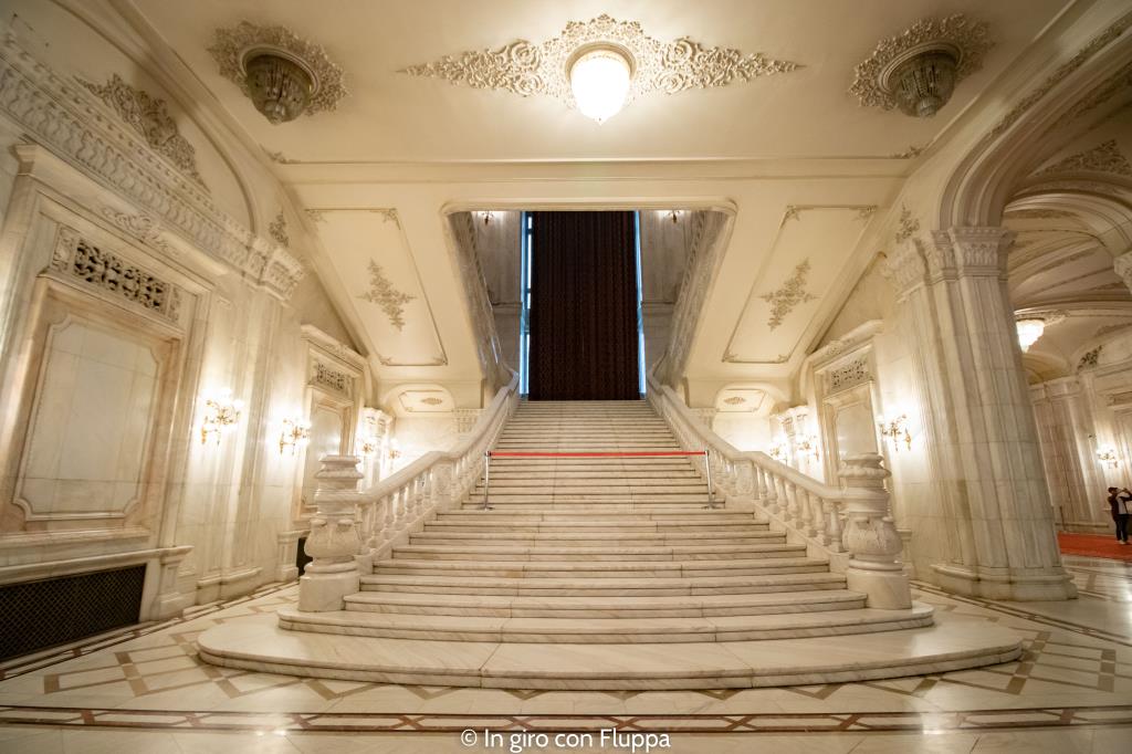 Scalinata del Palazzo del Parlamento di Bucarest
