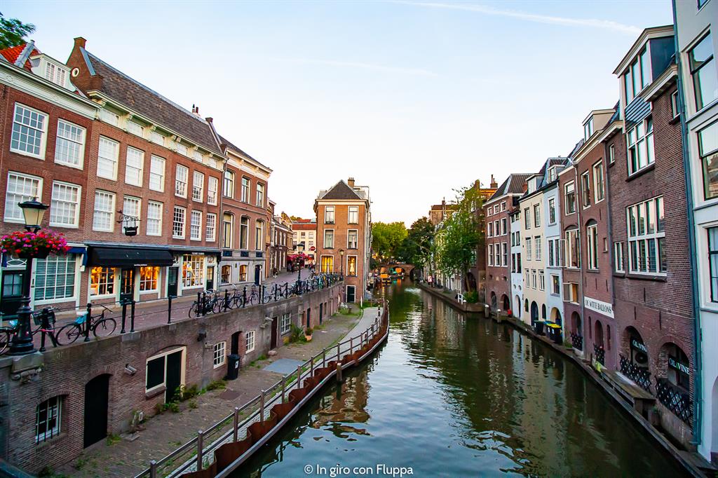 Passeggiare lungo i canali di Utrecht