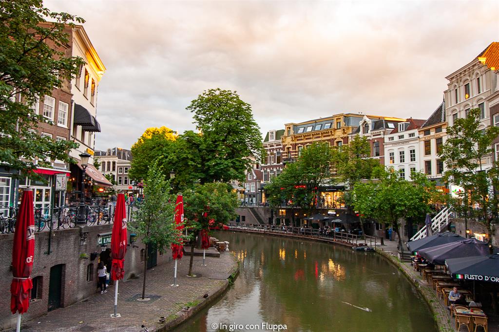 Passeggiare lungo i canali di Utrecht