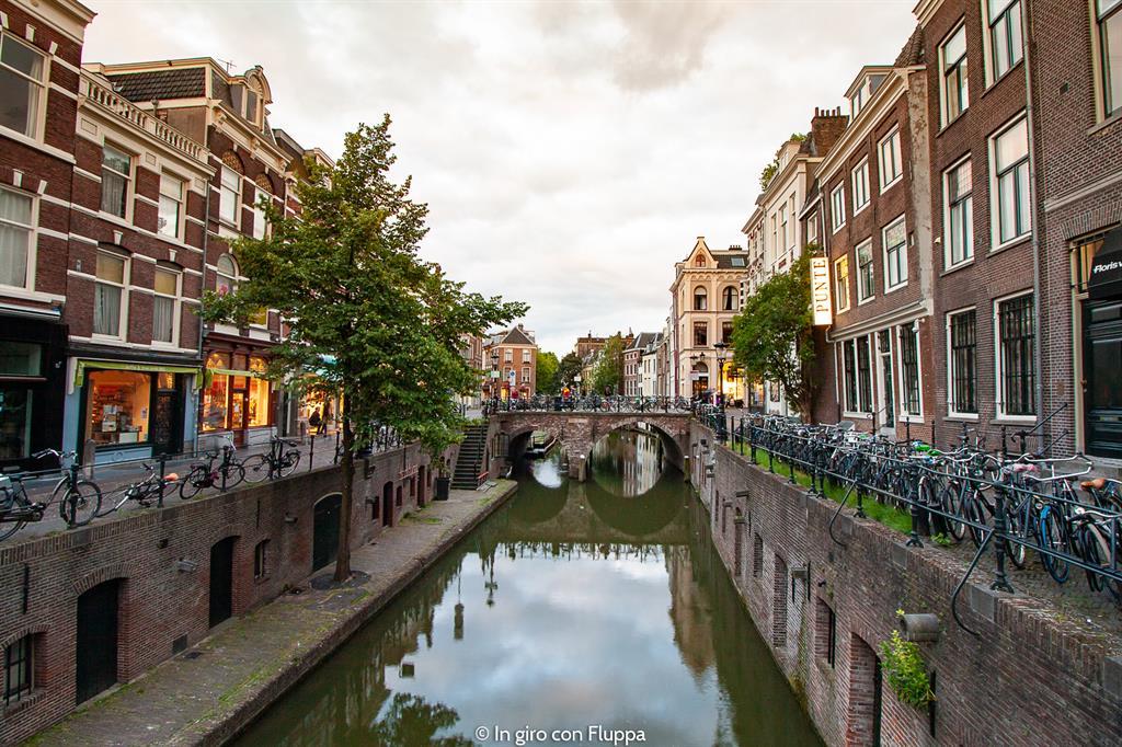 Passeggiare lungo i canali di Utrecht