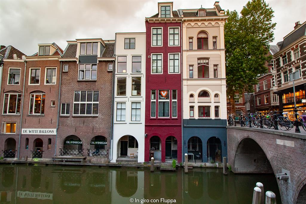 Passeggiare lungo i canali di Utrecht