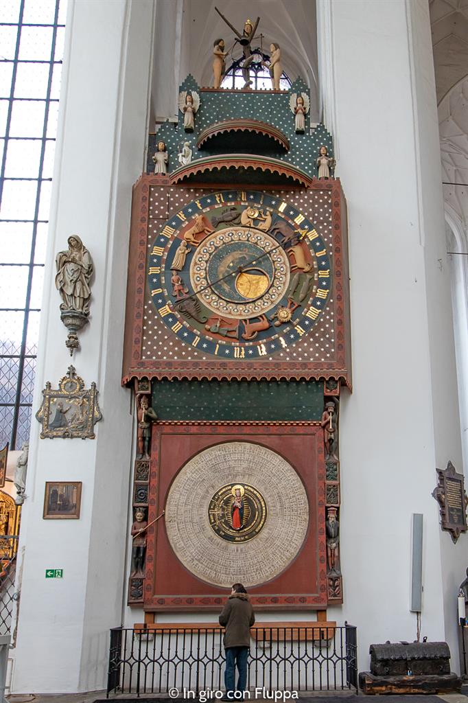 Cosa visitare a Danzica in un giorno: Basilika Mariacka, orologio astronomico