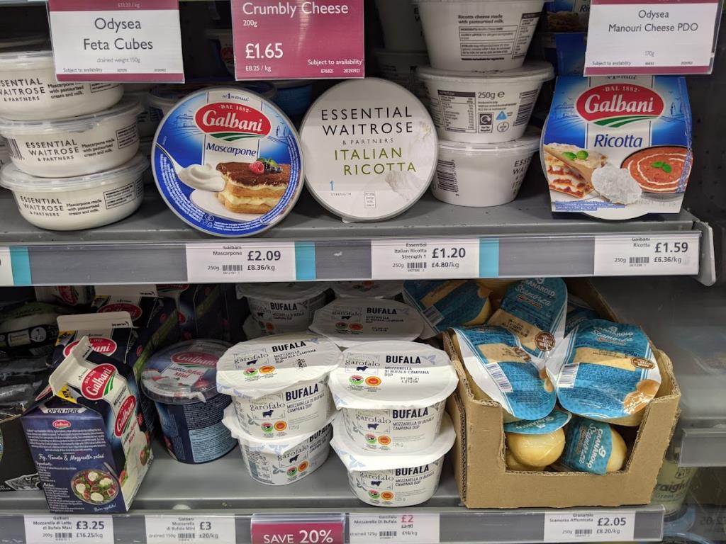 Formaggi Italiani in frigorifero - Waitrose, Londra