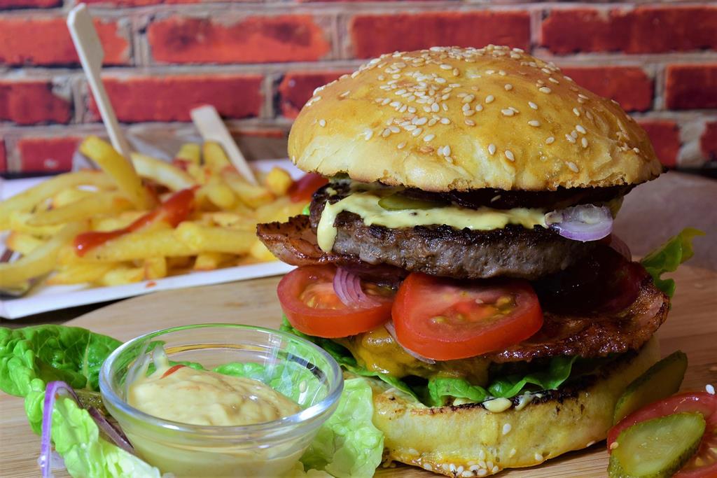 Dove mangiare a Londra: burger (free photo by Pixabay)