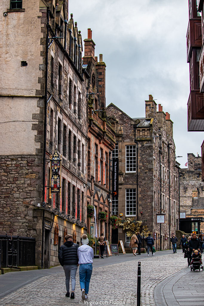 Il Royal Mile di Edimburgo, passeggiando vesro il castello