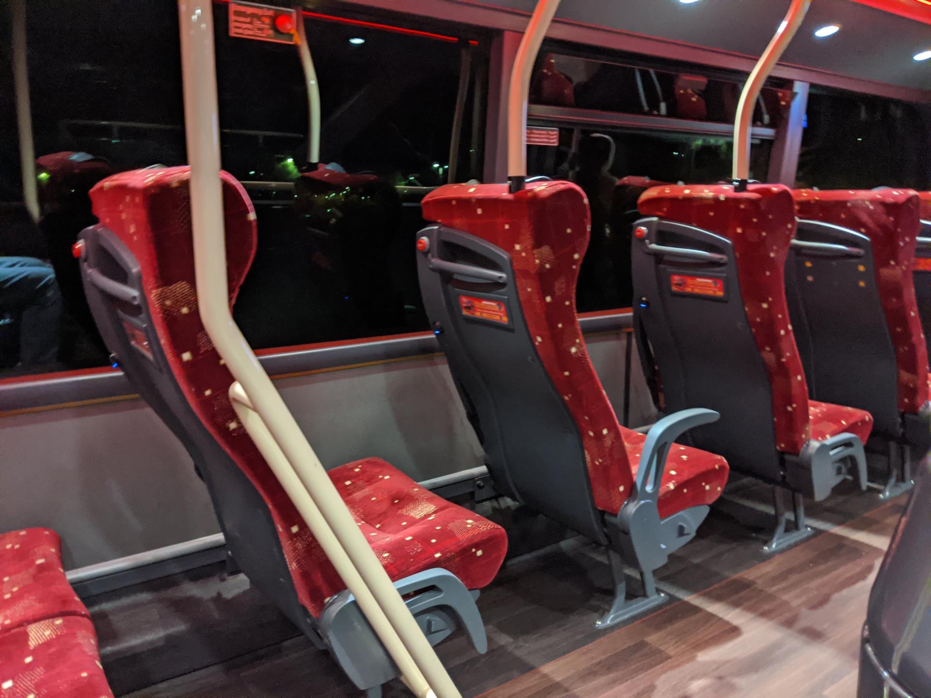 Il bus Airlink 100 che collega l'aeroporto con Edimburgo centro