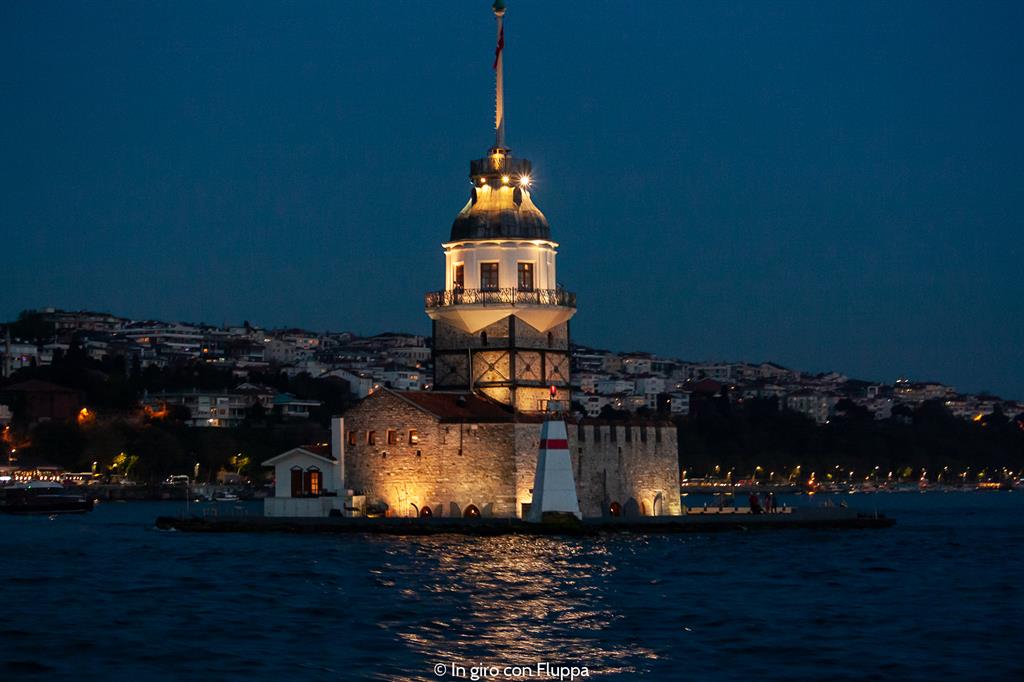 Istanbul, Crociera sul Bosforo di sera - Maiden's Tower (Kiz Kulesi)