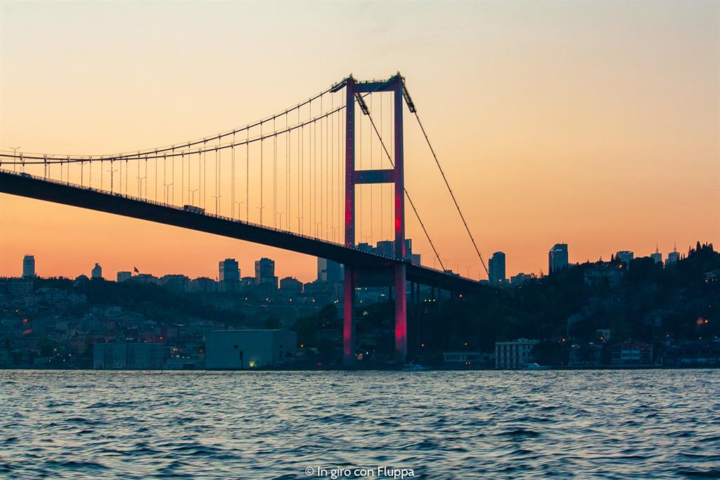 Istanbul, Crociera sul Bosforo al tramonto