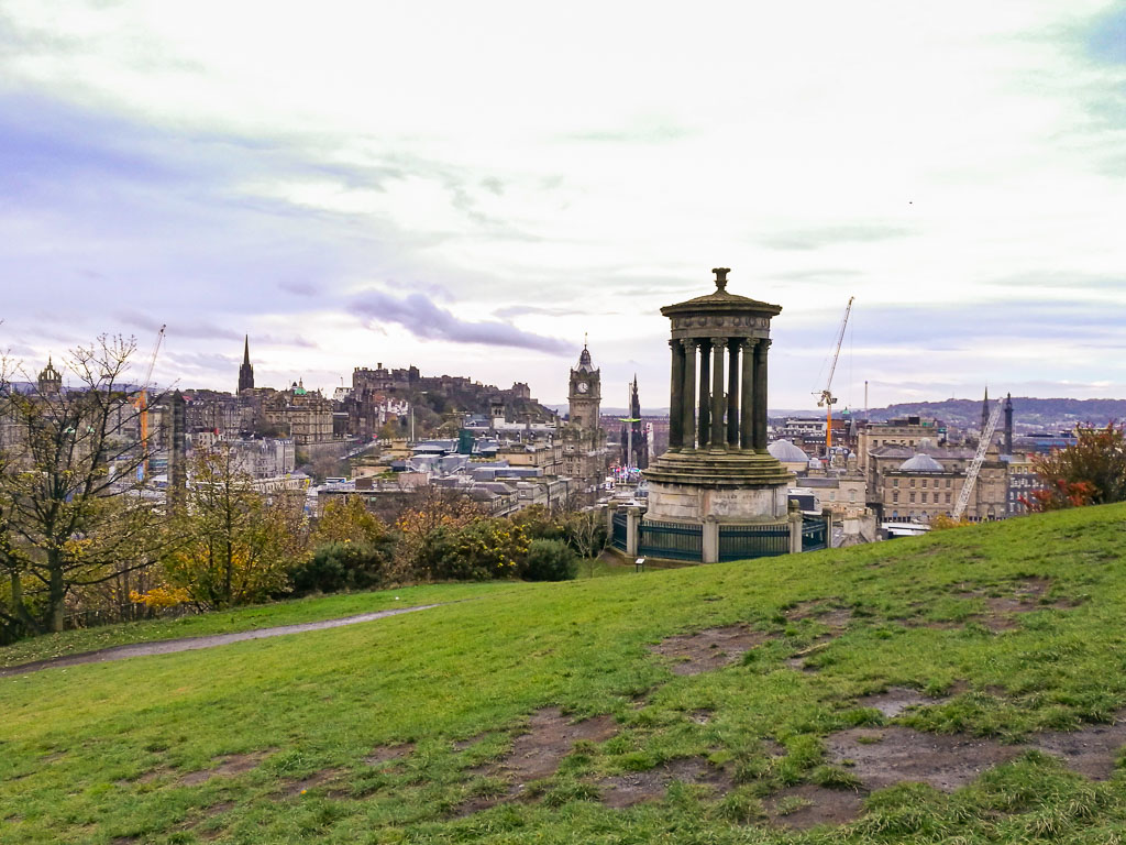 Dove vedere il fogliage a Edimburgo: Calton Hill. Foto di Valeria Salvai, editata da me.
