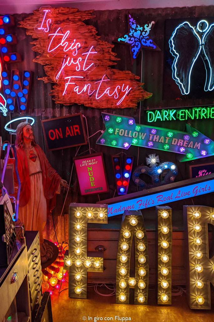 Il God's Own Junkyard, galleria di insegne al neon a Londra
