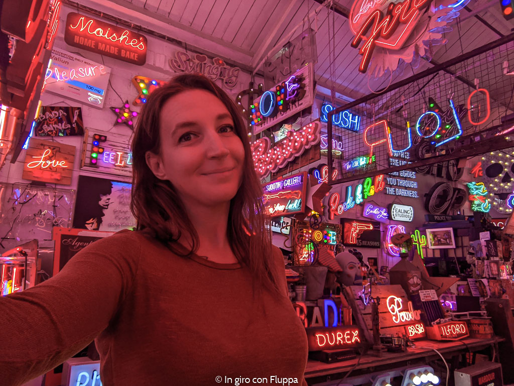 Il God's Own Junkyard, galleria di insegne al neon a Londra
