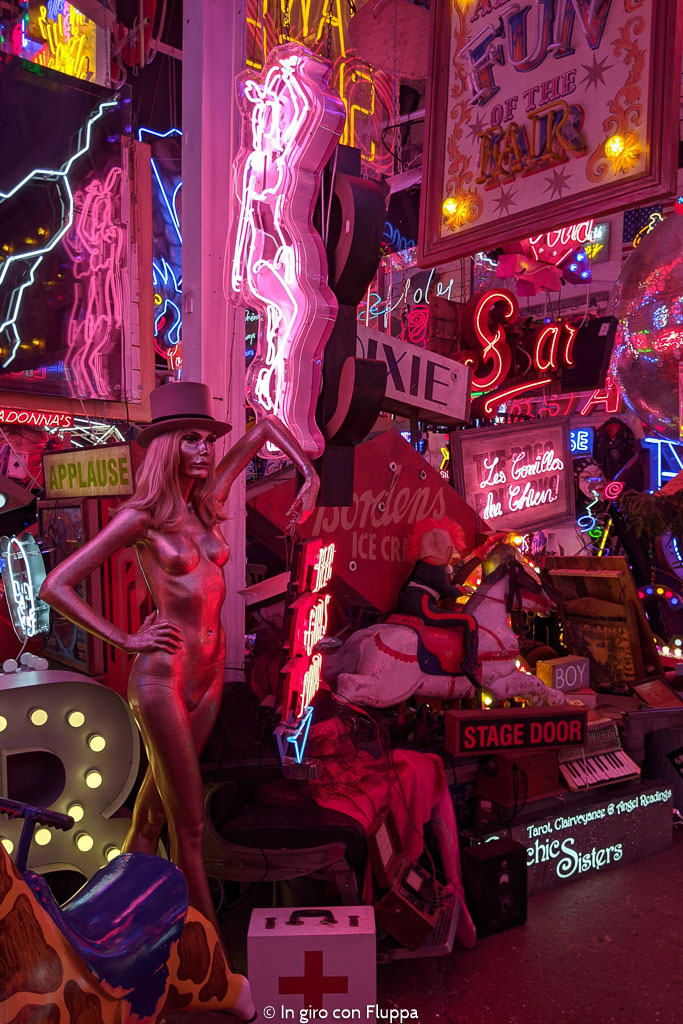 Il God's Own Junkyard, galleria di insegne al neon a Londra