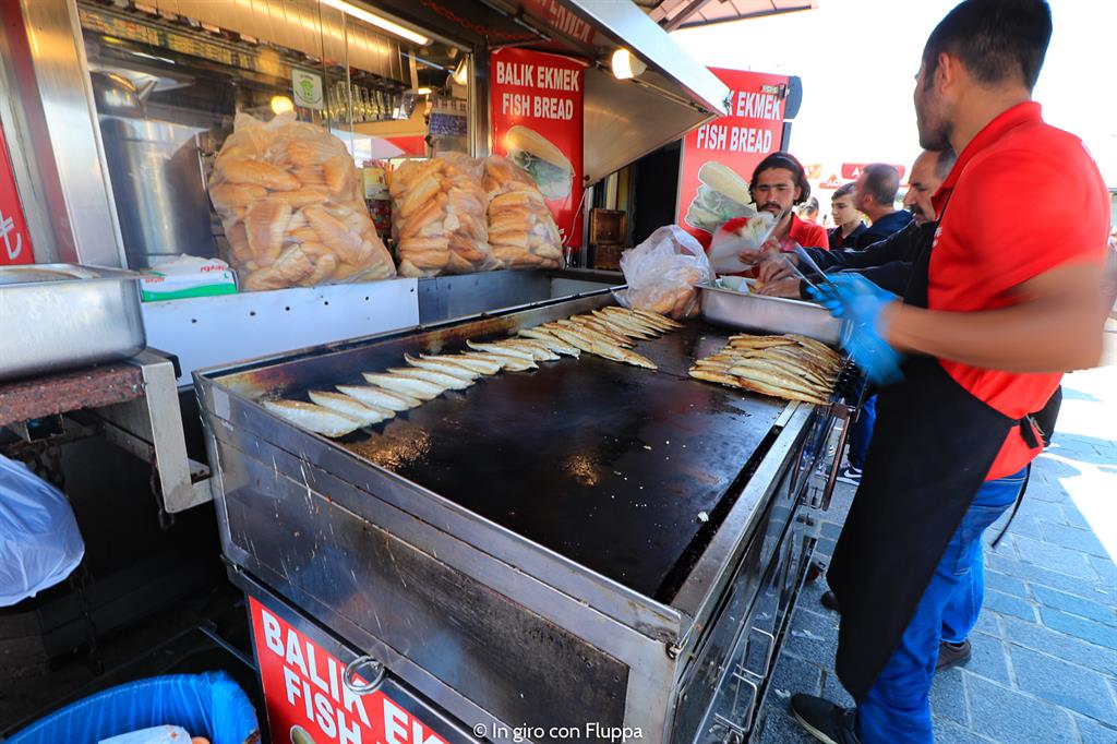 Balik Ekmek (panino con lo sgombro)