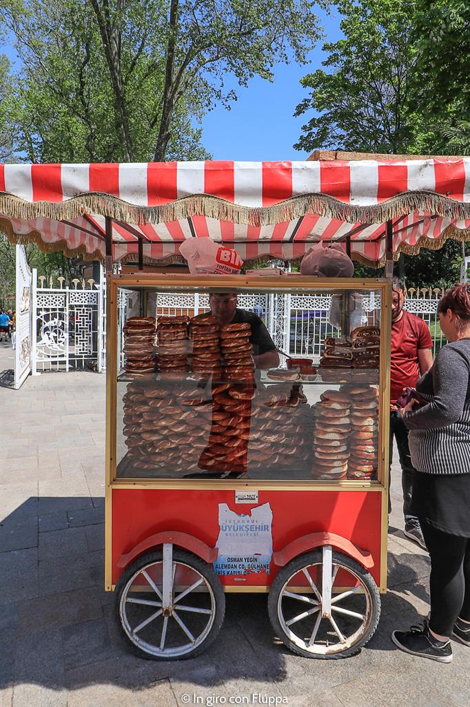 Simit (ciambelline di pane al sesamo)