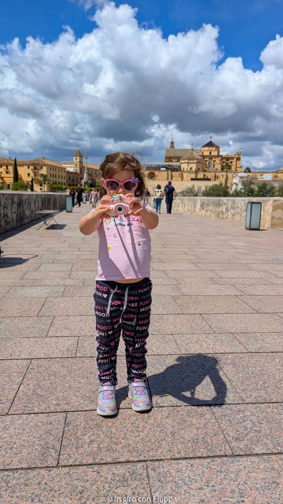 Vicky sul Ponte Romano di Cordoba