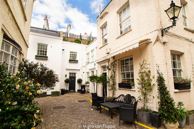 Queen's Gate mews, Kensington