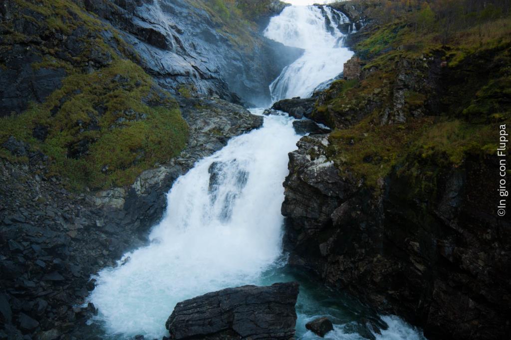 Flåmsbana - waterfall