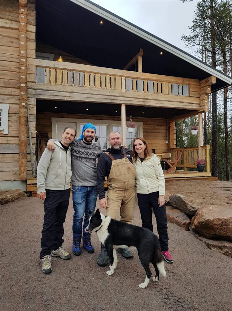 Attività da fare a Rovaniemi in autunno: escursione in quad con gli husky