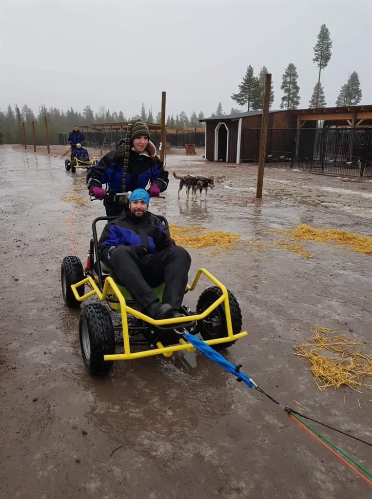 Attività da fare a Rovaniemi in autunno: escursione in quad con gli husky