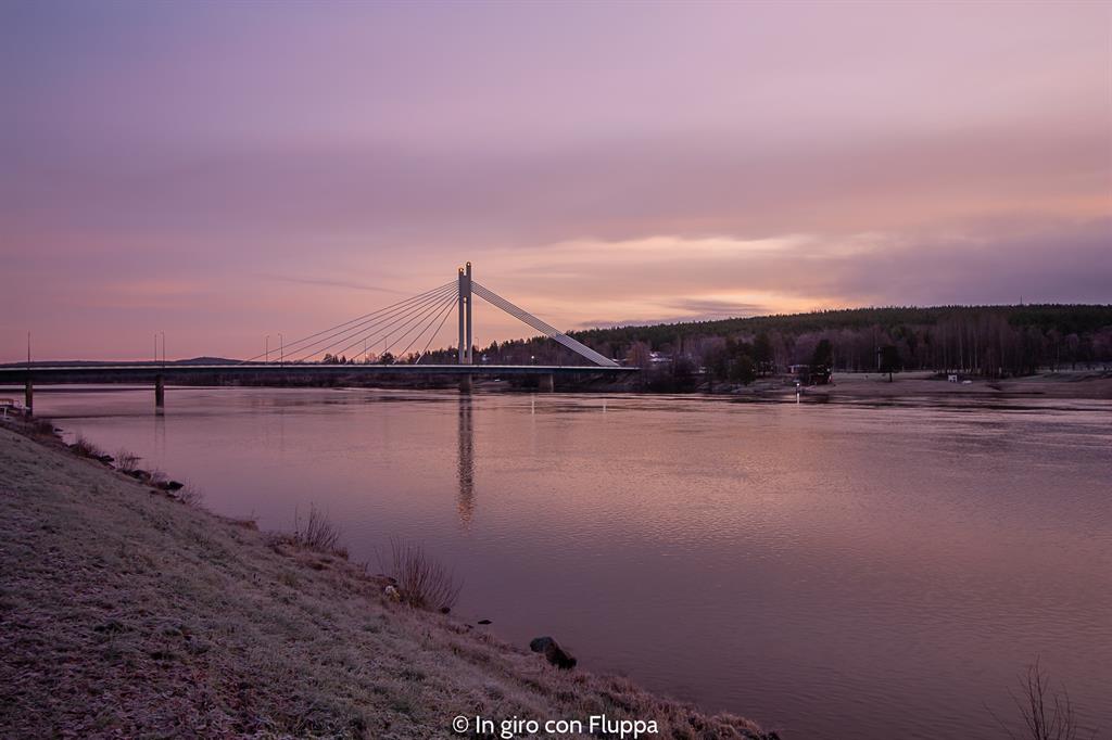 Cosa vedere a Rovaniemi e dintorni: Lumberjack's candle bridge