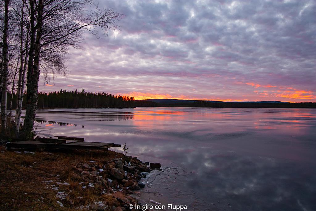 Cosa vedere a Rovaniemi e dintorni: tramonto sul lago