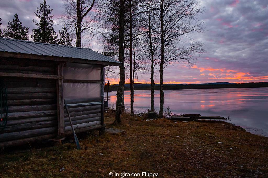 Cosa vedere a Rovaniemi e dintorni: tramonto sul lago