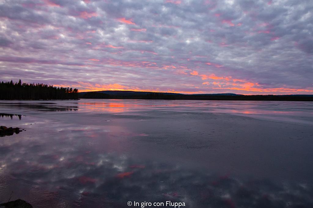 Cosa vedere a Rovaniemi e dintorni: tramonto sul lago