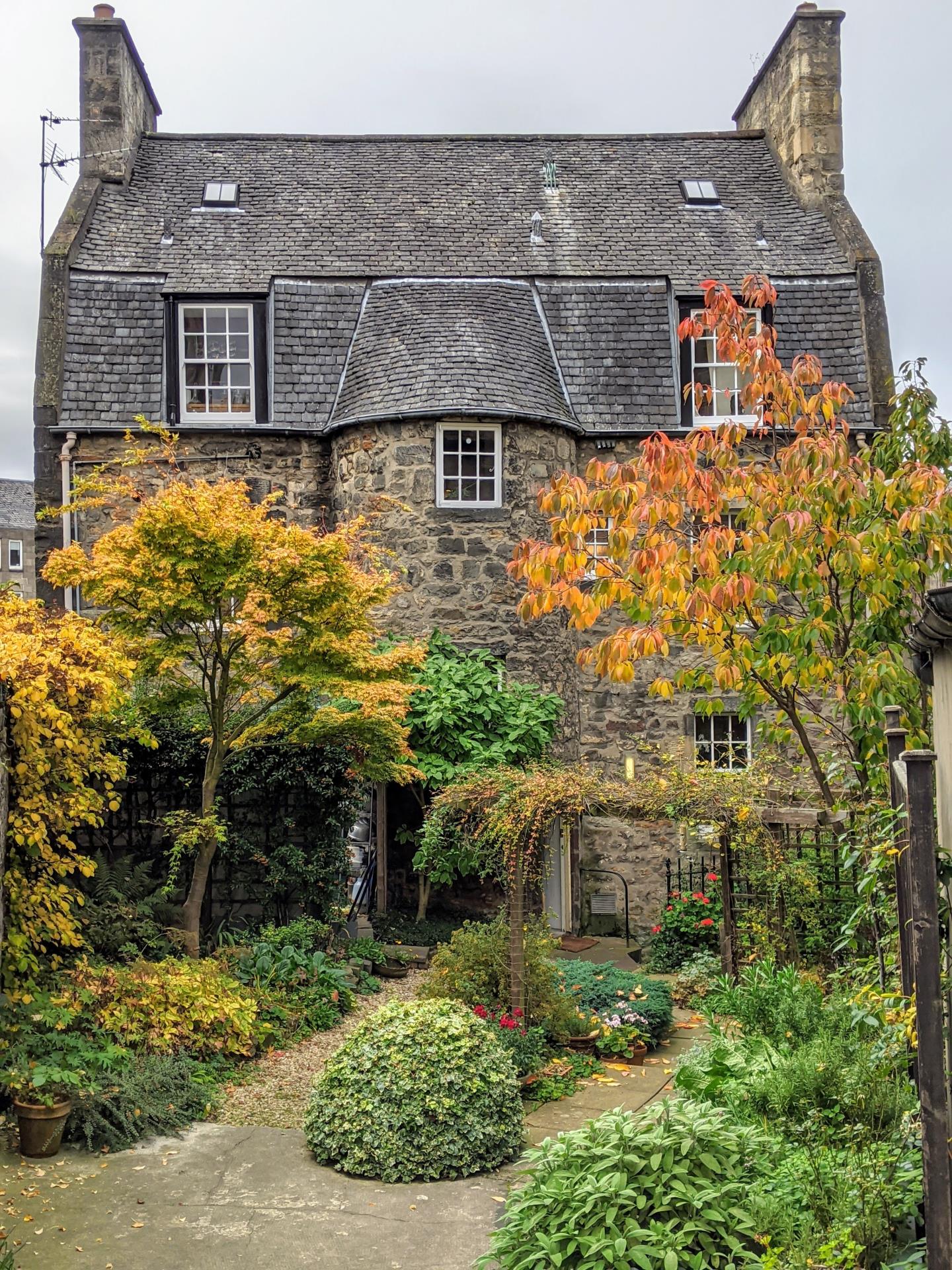 Stockbridge, Edimburgo: cottage con i colori autunnali
