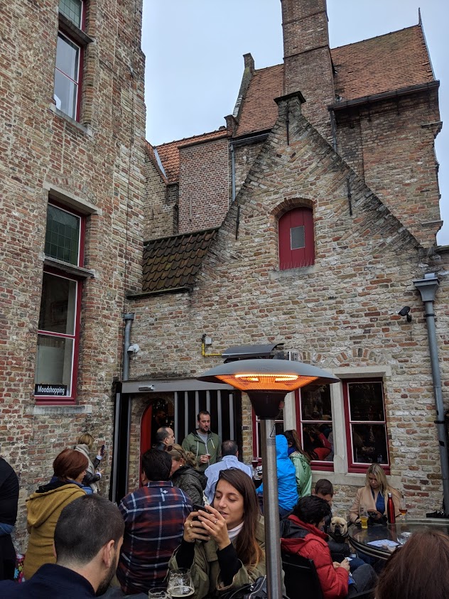 Cosa vedere a Bruges in un giorno: pub 2be