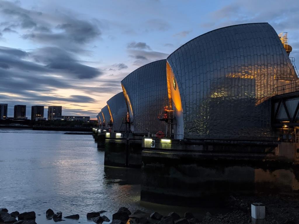 La diga che protegge Londra dalle inindazioni del Tamigi: il Thames Barrier