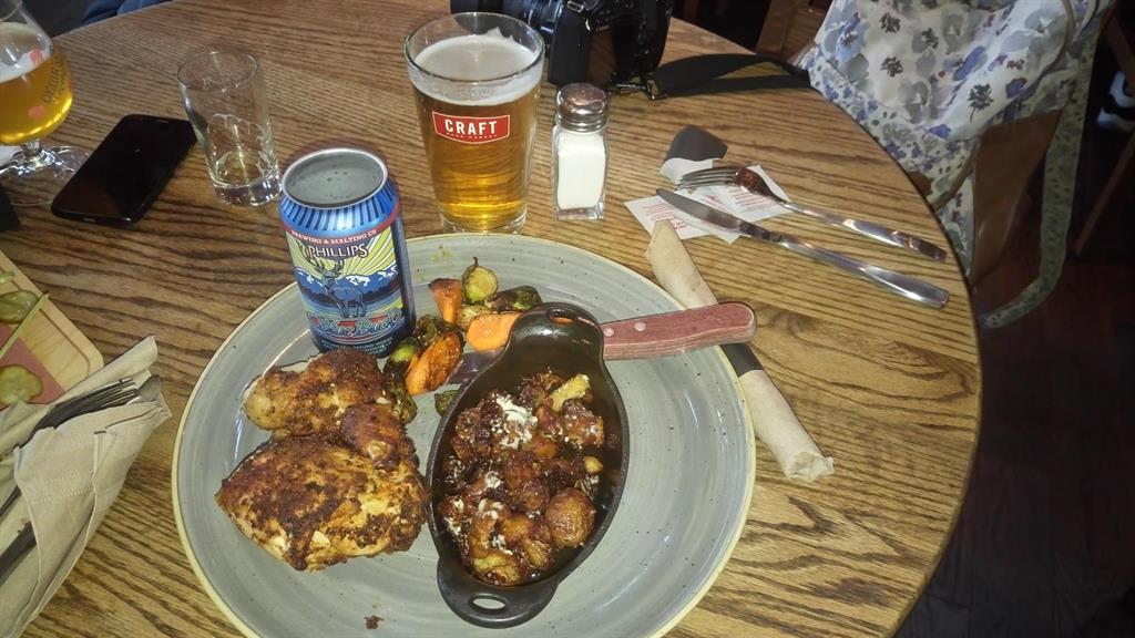 Pollo e patate alla birra - Craft Beer Market, Vancouver