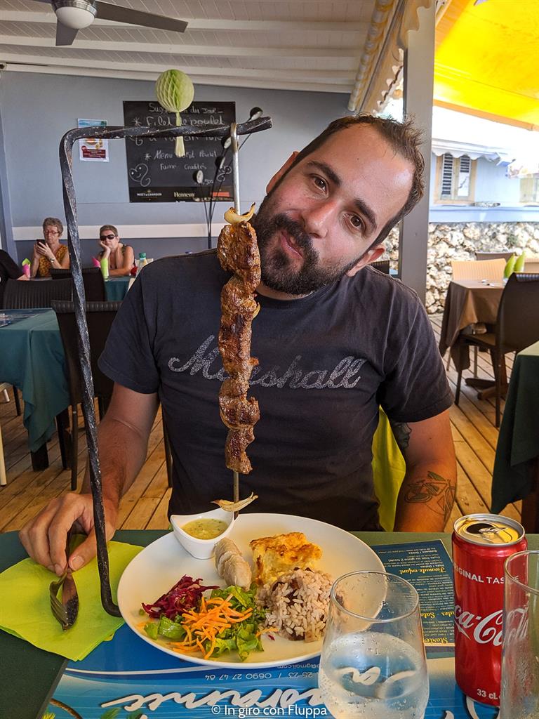 Cosa mangiare a Guadalupa: spiedo di carne