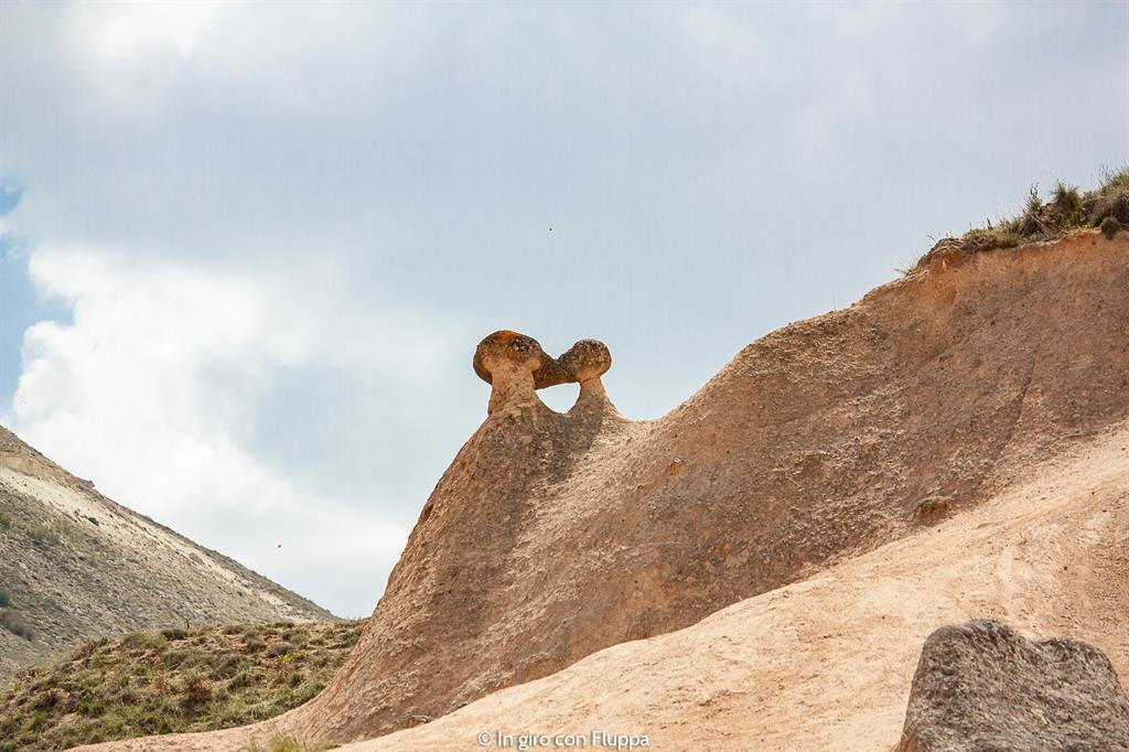 Viaggio in Cappadocia: il tour rosso. Imagination Valley, scimmiette che si baciano.