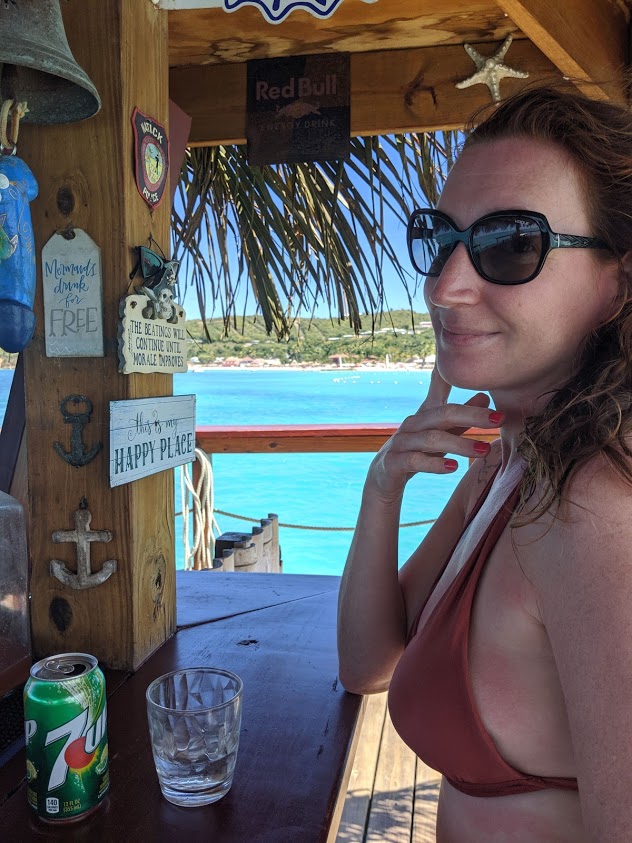 Cosa fare ad Antigua: il Kon Tiki bar a Dickenson bay