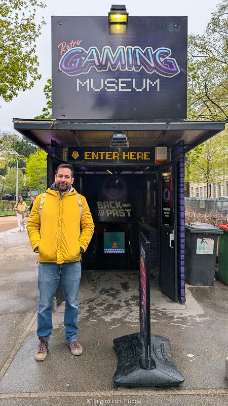 Massimo all'ingresso del Computer and Gaming Museum, Vienna
