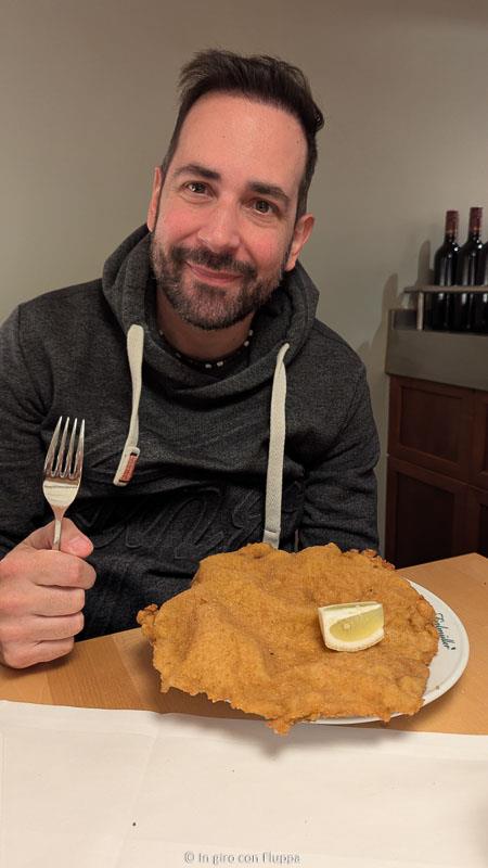 Mazz felice con la cotoletta del Figlmuller, Vienna