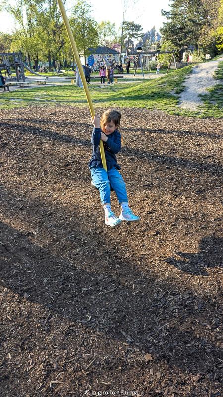 Vicky in un playground del Prater di Vienna