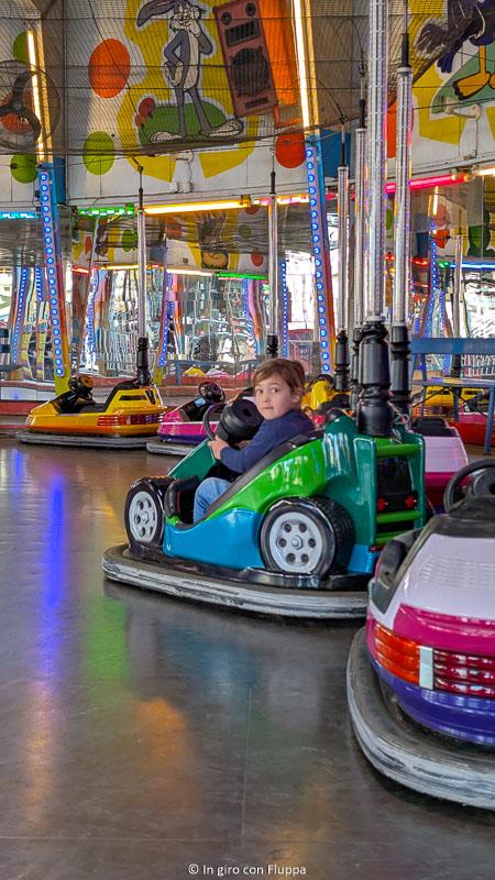 Vicky sugli autoscontri al Prater, Vienna